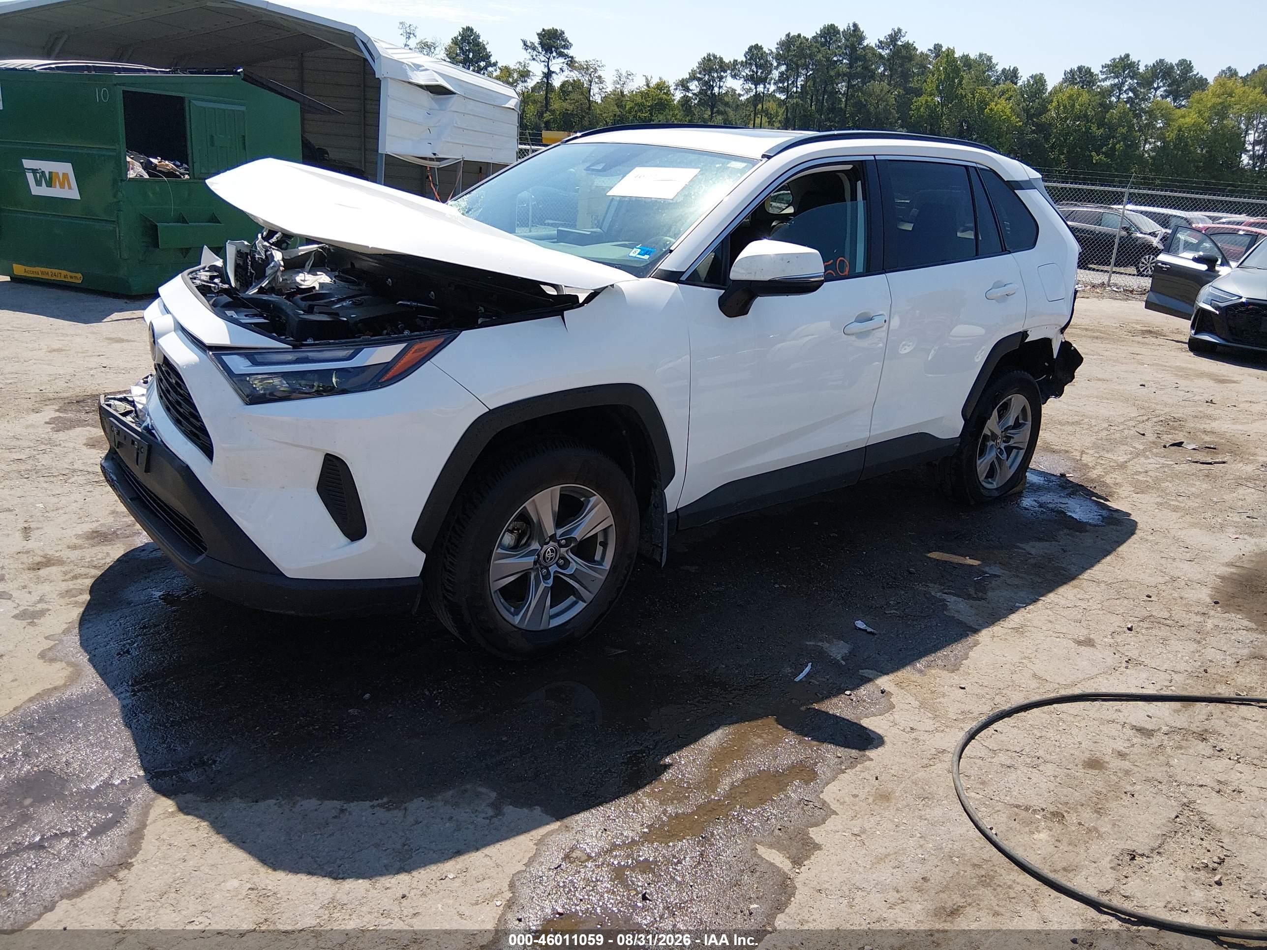 2024 TOYOTA RAV4 XLE — I2