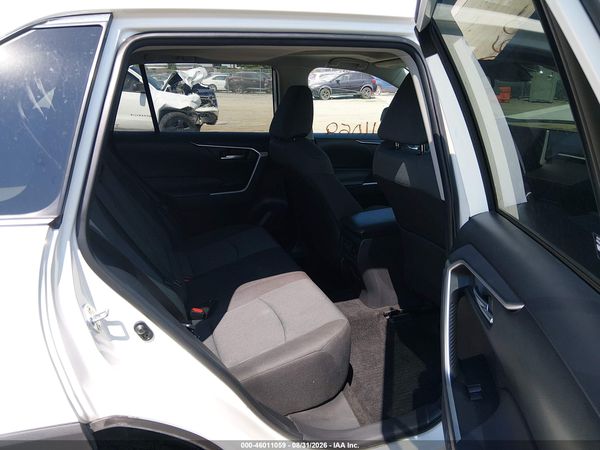 2024 TOYOTA RAV4 XLE — I8