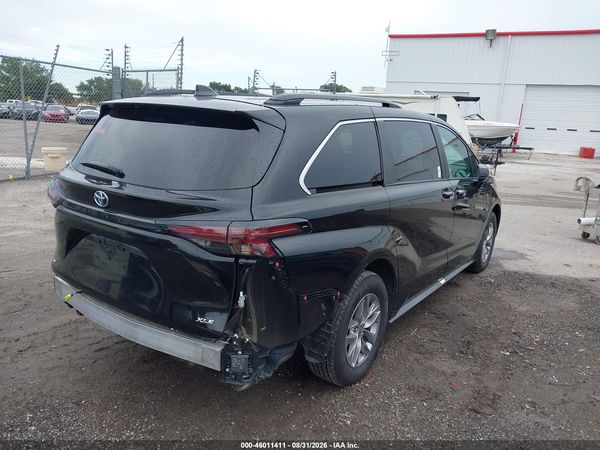 2025 TOYOTA SIENNA XLE — I4