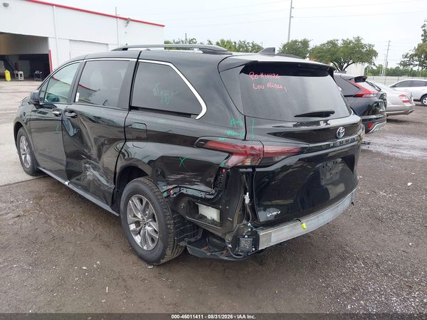 2025 TOYOTA SIENNA XLE — I6