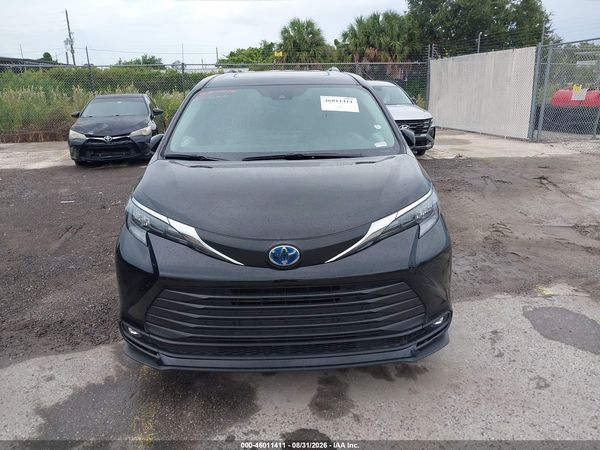 2025 TOYOTA SIENNA XLE — I115
