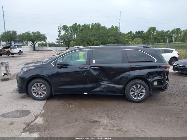 2025 TOYOTA SIENNA XLE — I117