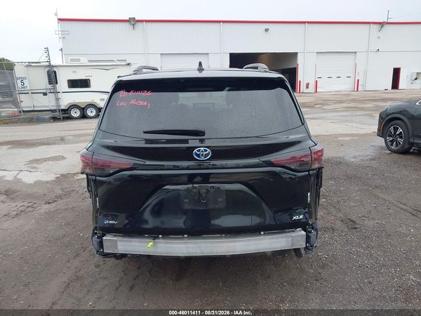 2025 TOYOTA SIENNA XLE — I119