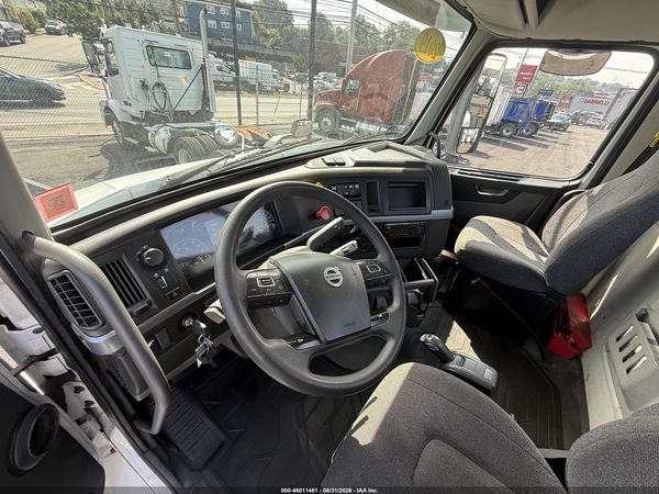 2019 VOLVO VNR64T