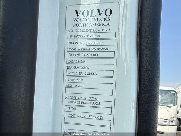 2019 VOLVO VNR64T
