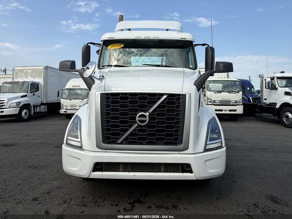 2019 VOLVO VNR64T