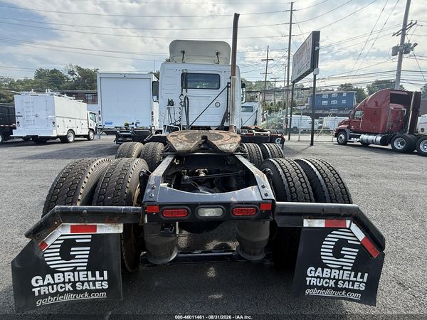 2019 VOLVO VNR64T