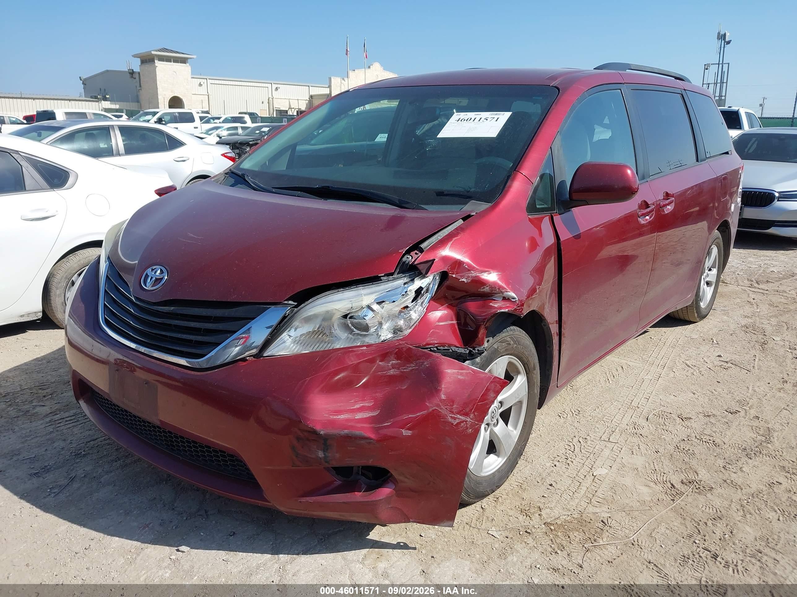 2014 TOYOTA SIENNA LE V6 8 PASSENGER — I2