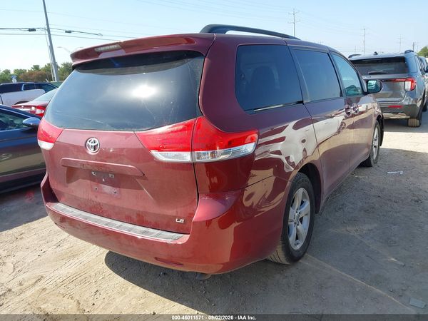 2014 TOYOTA SIENNA LE V6 8 PASSENGER — I4