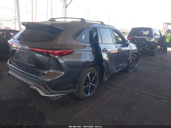 2022 TOYOTA HIGHLANDER — I4