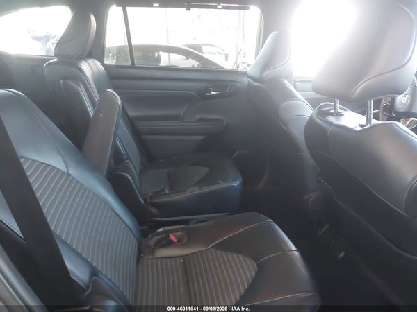 2022 TOYOTA HIGHLANDER XSE — I8