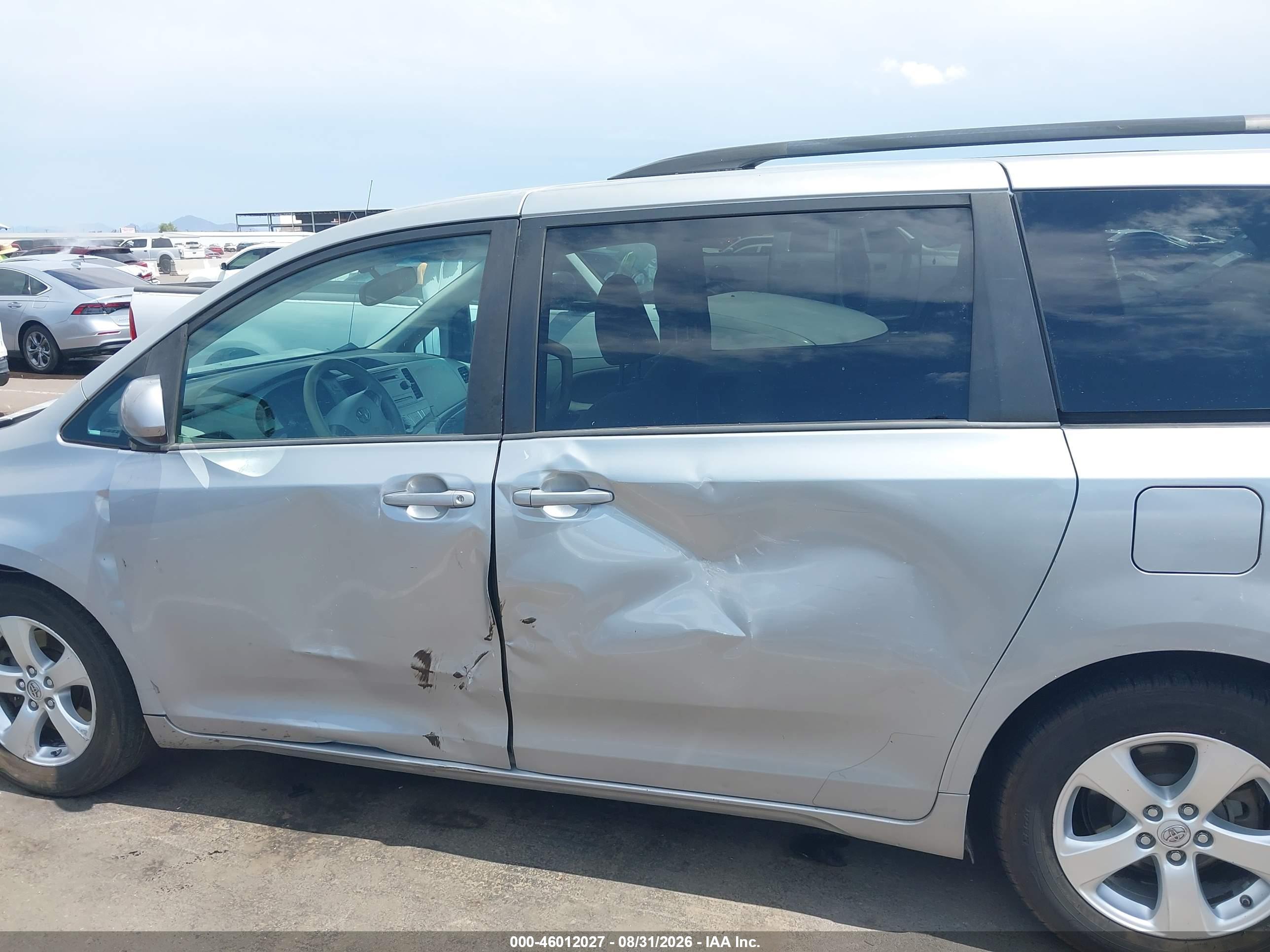 2014 TOYOTA SIENNA LE V6 8 PASSENGER