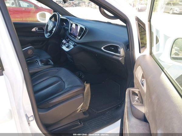 2021 CHRYSLER PACIFICA TOURING L — I5