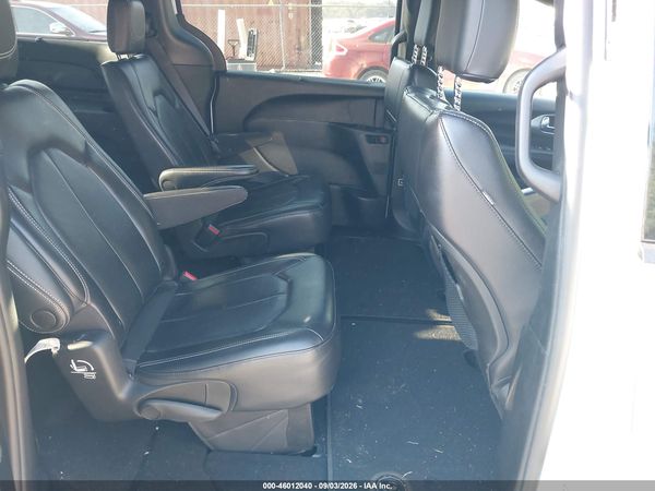 2021 CHRYSLER PACIFICA TOURING L — I8