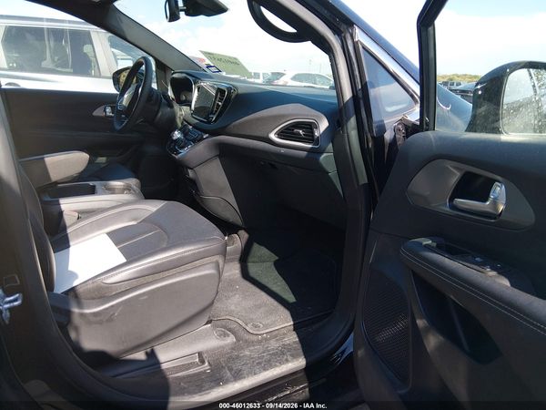 2025 CHRYSLER PACIFICA SELECT — I5
