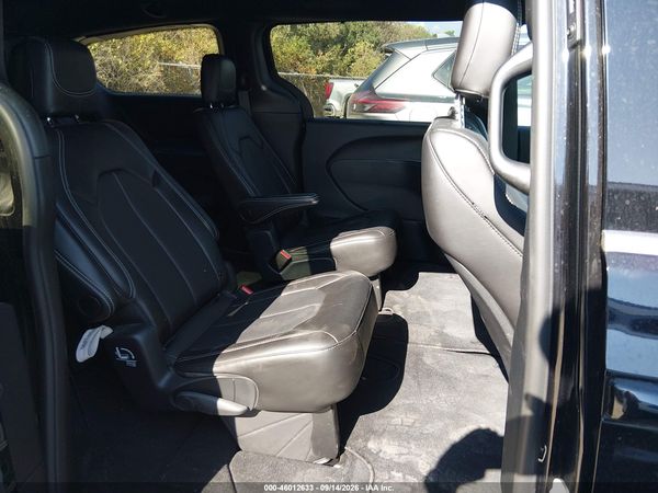2025 CHRYSLER PACIFICA SELECT — I8