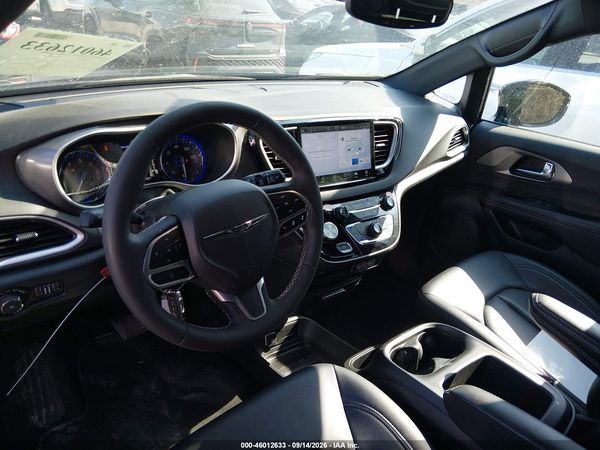 2025 CHRYSLER PACIFICA SELECT — I152
