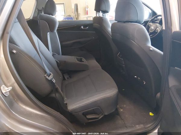 2017 KIA SORENTO 2.4L LX — I8