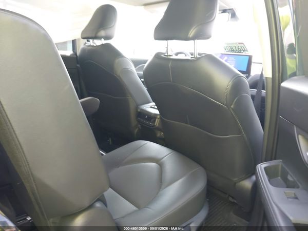 2025 TOYOTA GRAND HIGHLANDER XLE — I8