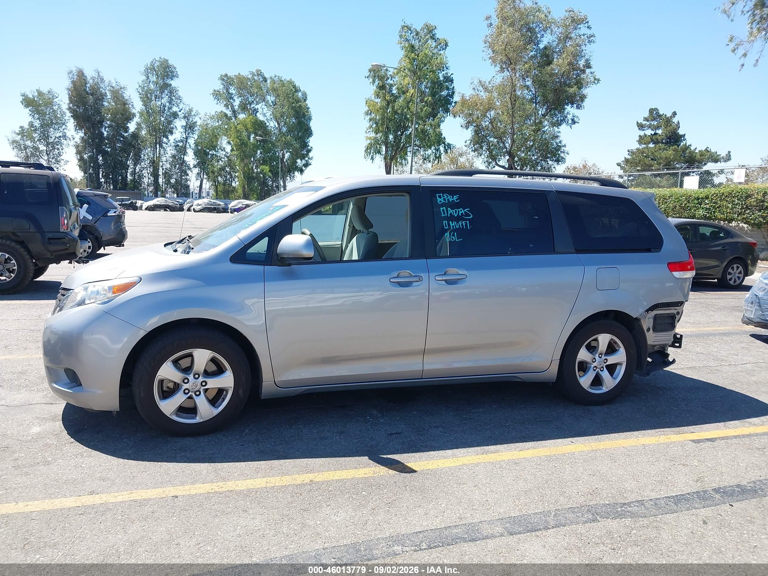 2013 TOYOTA SIENNA LE V6 8 PASSENGER