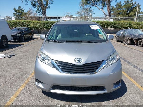 2013 TOYOTA SIENNA LE V6 8 PASSENGER