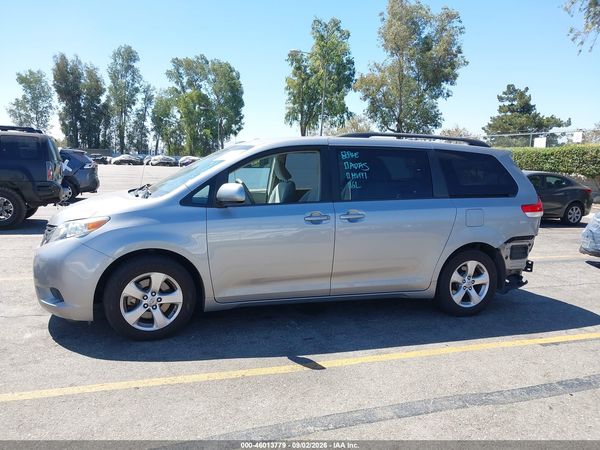 2013 TOYOTA SIENNA LE V6 8 PASSENGER