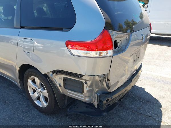 2013 TOYOTA SIENNA LE V6 8 PASSENGER