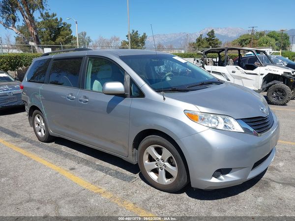 2013 TOYOTA SIENNA LE V6 8 PASSENGER