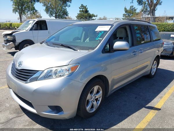 2013 TOYOTA SIENNA LE V6 8 PASSENGER