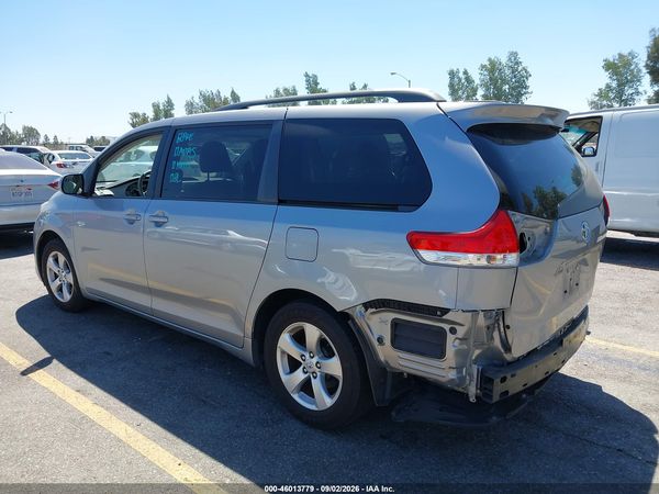 2013 TOYOTA SIENNA LE V6 8 PASSENGER