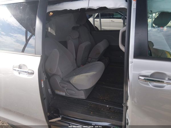 2020 TOYOTA SIENNA LE — I8