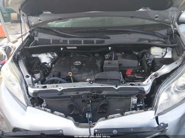 2020 TOYOTA SIENNA LE — I10
