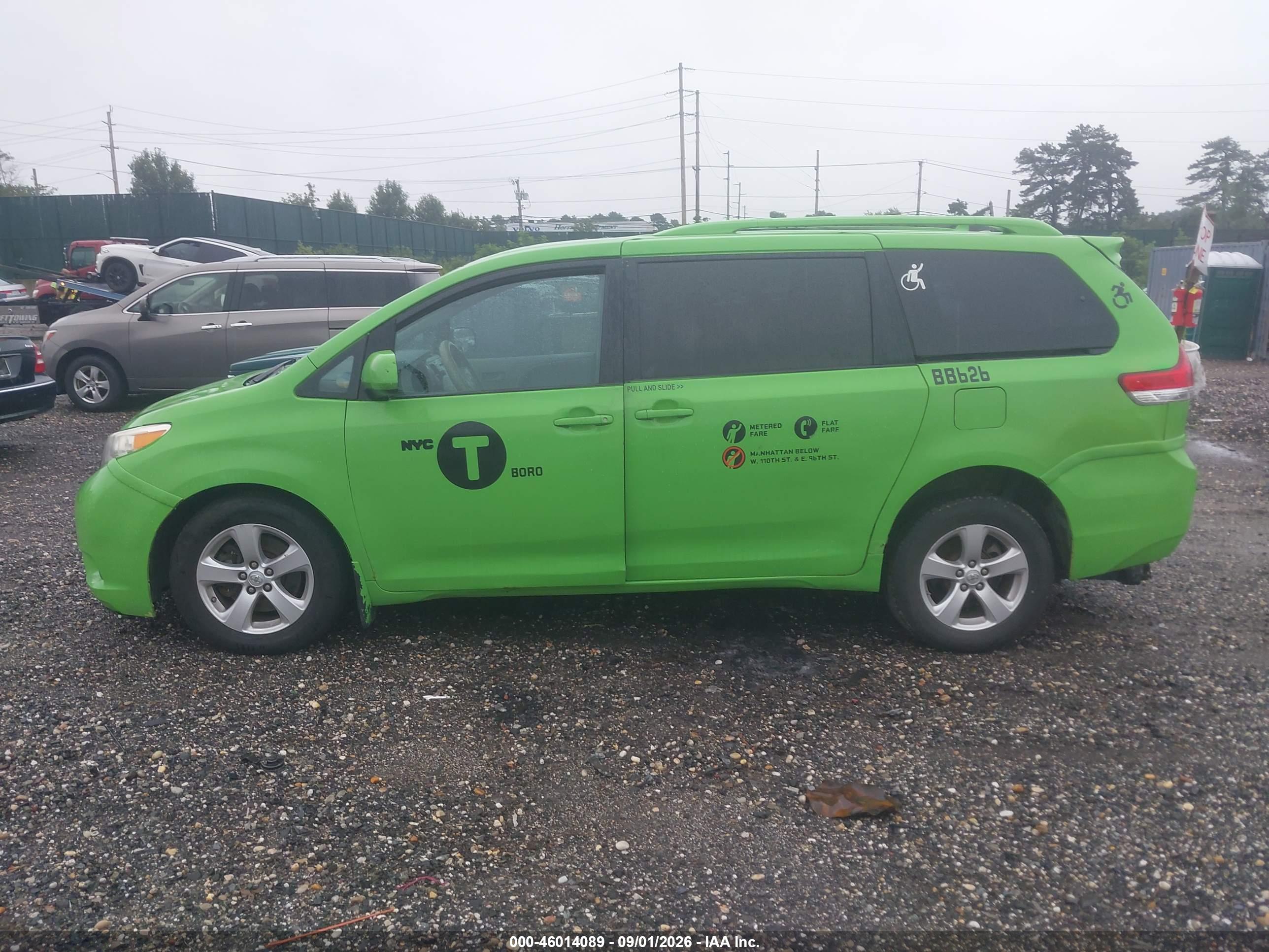 2014 TOYOTA SIENNA LE V6 8 PASSENGER
