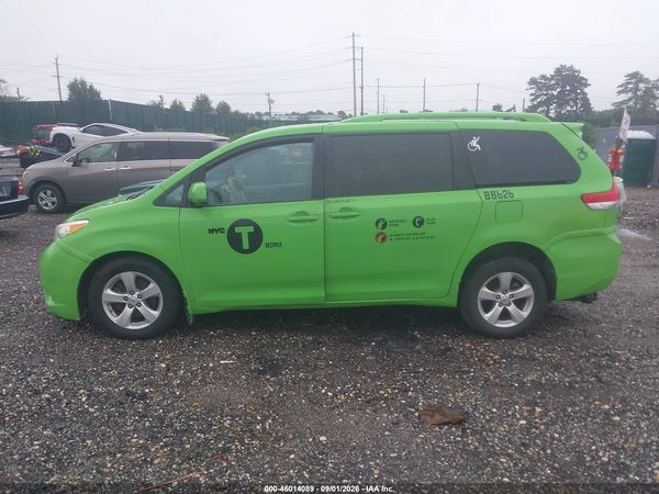 2014 TOYOTA SIENNA