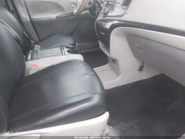 2014 TOYOTA SIENNA LE V6 8 PASSENGER