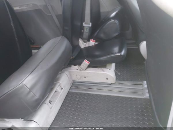 2014 TOYOTA SIENNA LE V6 8 PASSENGER