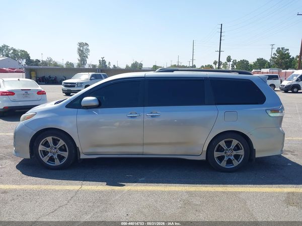 2017 TOYOTA SIENNA