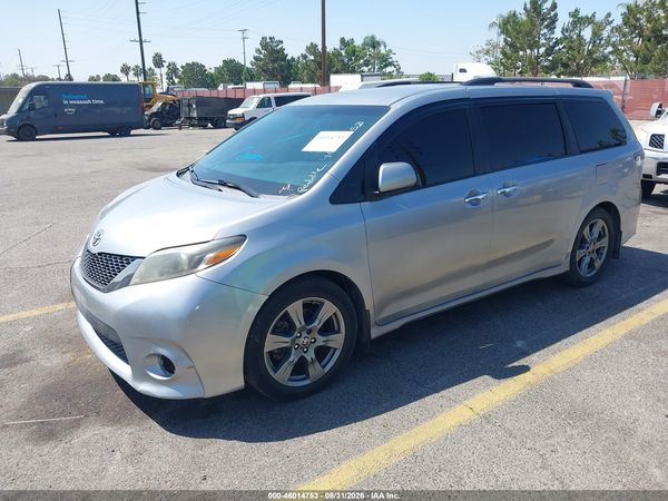 2017 TOYOTA SIENNA SE 8 PASSENGER