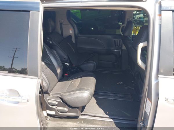 2017 TOYOTA SIENNA SE 8 PASSENGER