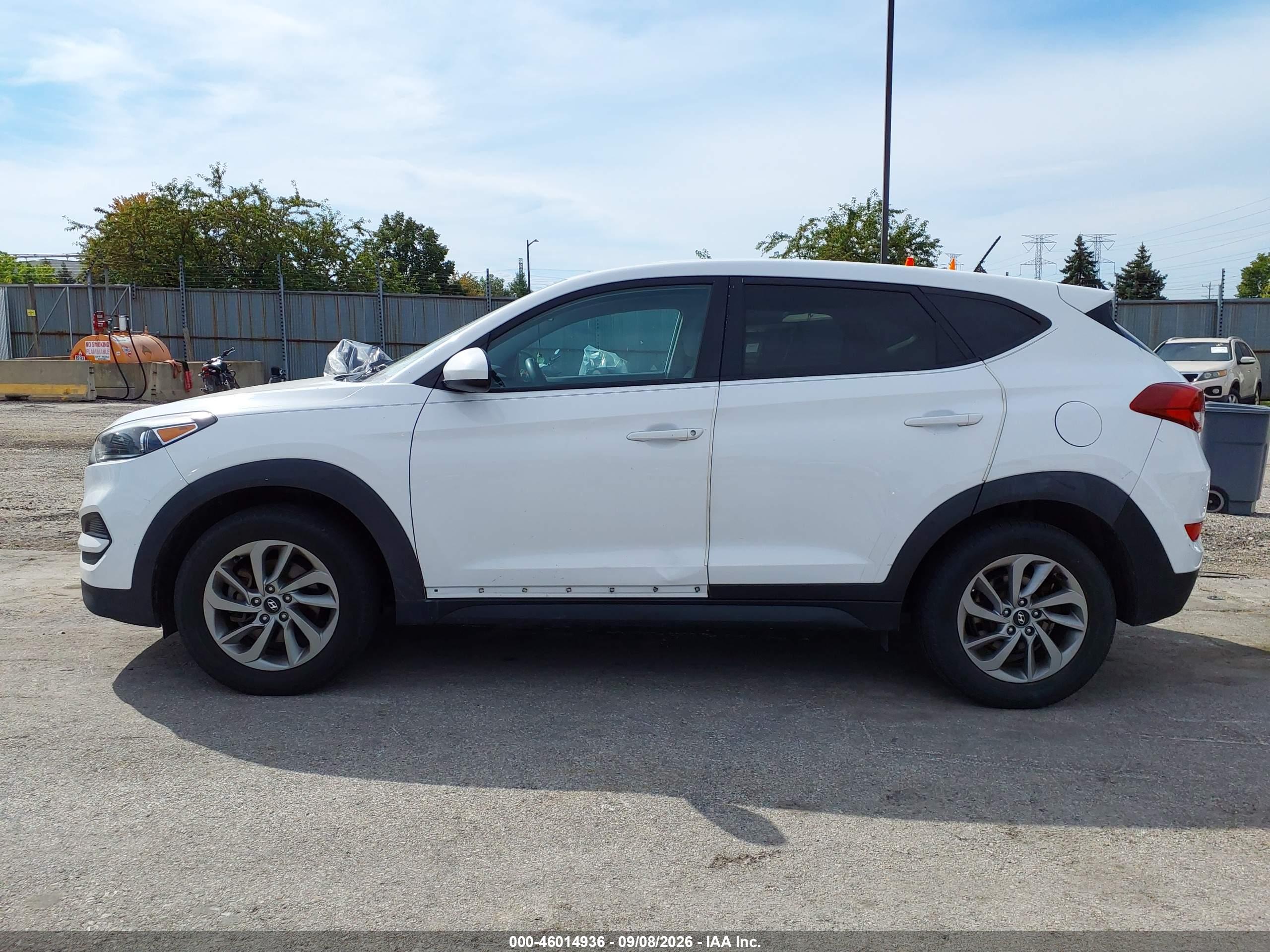 2016 HYUNDAI TUCSON SE