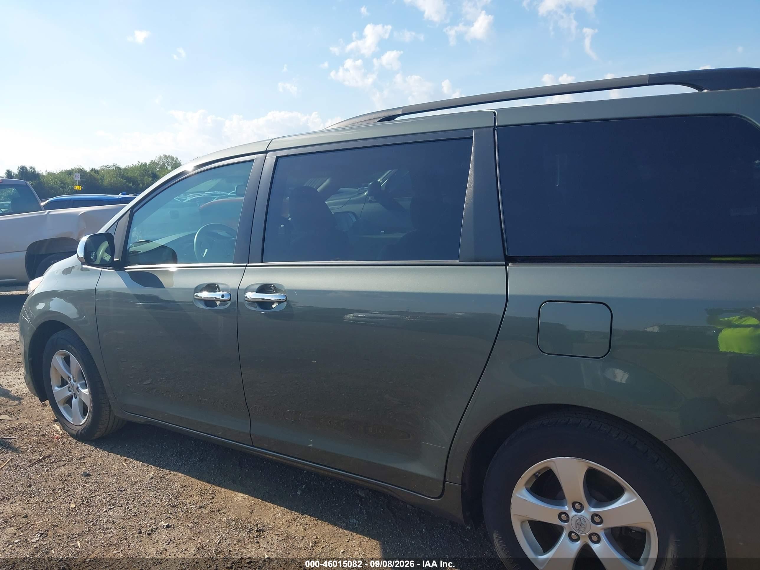 2013 TOYOTA SIENNA LE V6 8 PASSENGER