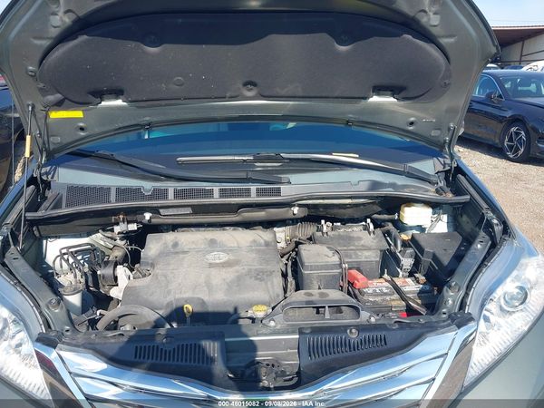 2013 TOYOTA SIENNA LE V6 8 PASSENGER