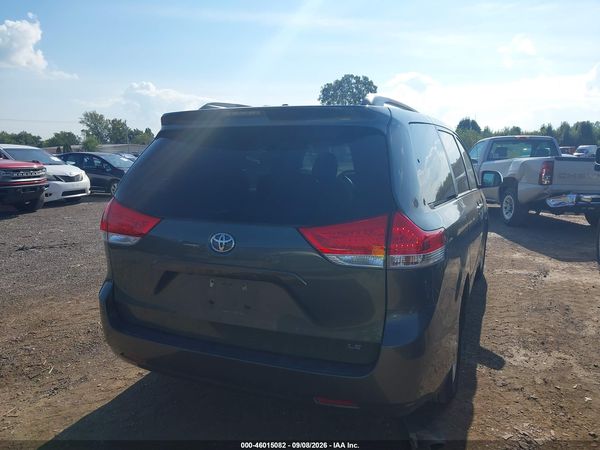 2013 TOYOTA SIENNA LE V6 8 PASSENGER