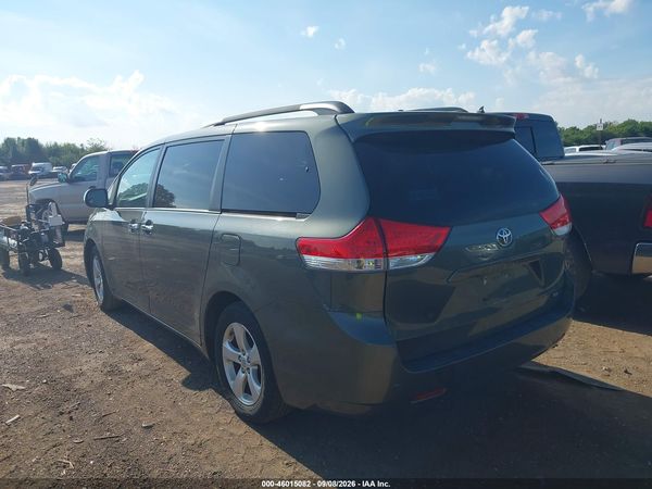 2013 TOYOTA SIENNA LE V6 8 PASSENGER
