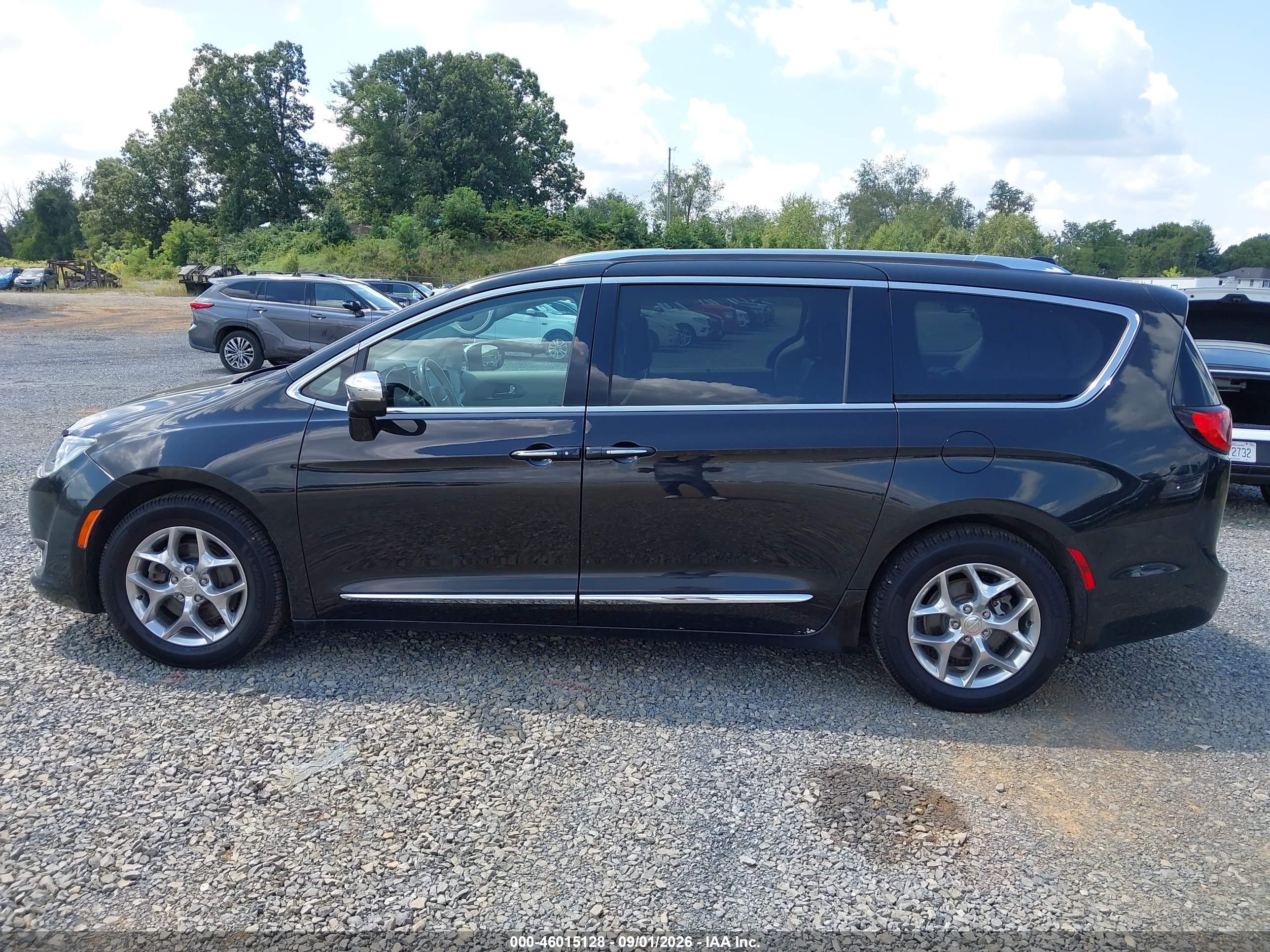 2019 CHRYSLER PACIFICA LIMITED