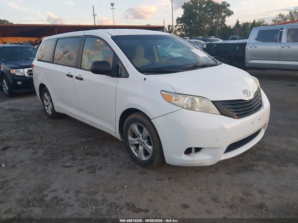 2013 TOYOTA SIENNA L V6 7 PASSENGER — I1