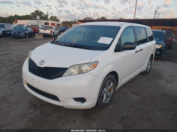 2013 TOYOTA SIENNA — I2