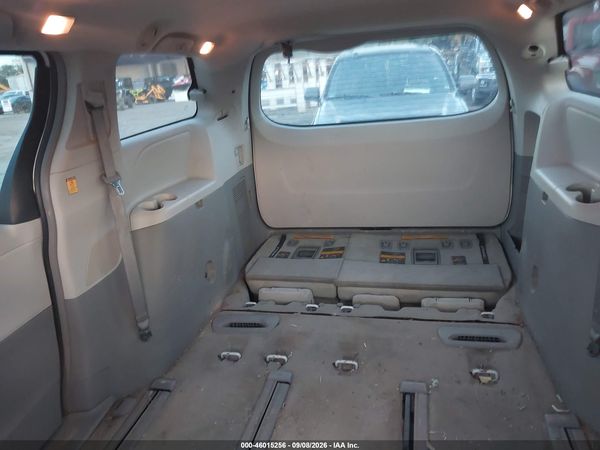2013 TOYOTA SIENNA L V6 7 PASSENGER — I8