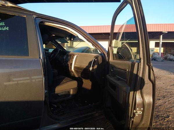 2019 RAM 1500 CLASSIC WARLOCK  4X2 6'4 BOX