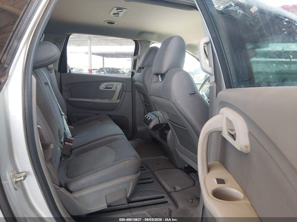 2012 CHEVROLET TRAVERSE LS — I8